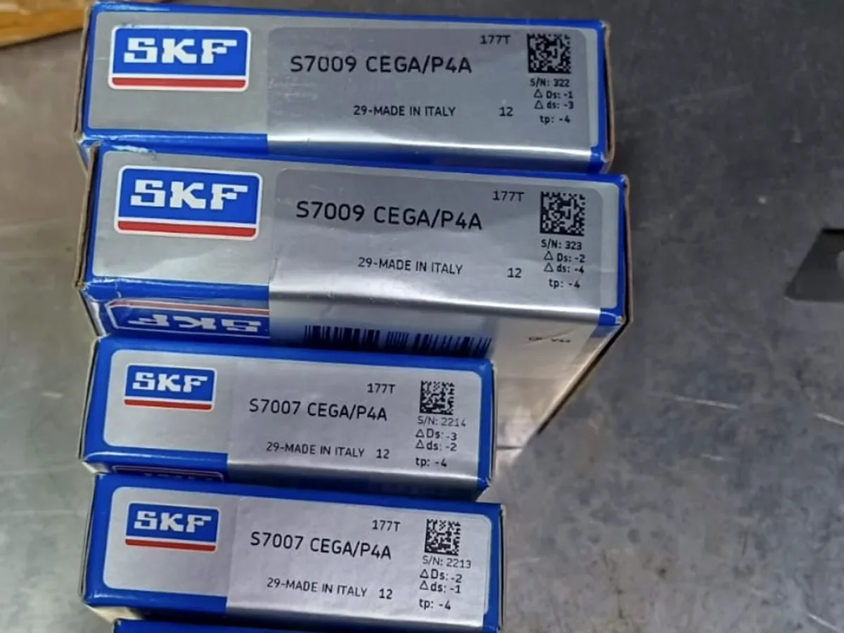 Комплекти нових надпрецизійних підшипників SKF у пакуванні